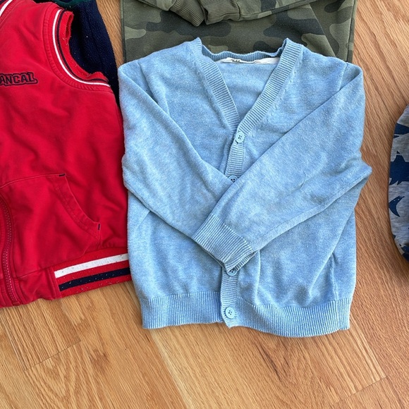 Bundle of 3-4T clothes - Picture 4 of 10